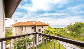 Tento nádherný 3-izbový apartmán na najvyššom poschodí sa na