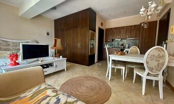 Útulný štúdiový apartmán je teraz na predaj v Hillside Villa