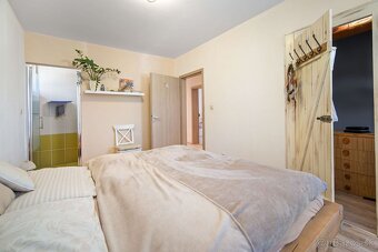 Ponúkame na predaj priestranný a premyslene navrhnutý rodinn