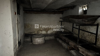 F006-12-SIRA3a
Na predaj rodinný dom s pozemkom rozlohy 1364