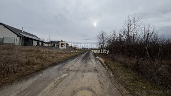 F007-14-SIRA3a
Na predaj stavebný pozemok a záhrada v katast