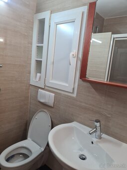 Ponukam na prenajom 1 izbovy byt 36m2, zariadeny. Vstavana c