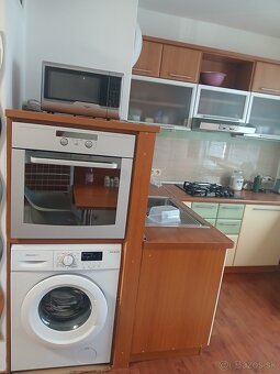 Ponukam na prenajom 1 izbovy byt 36m2, zariadeny. Vstavana c