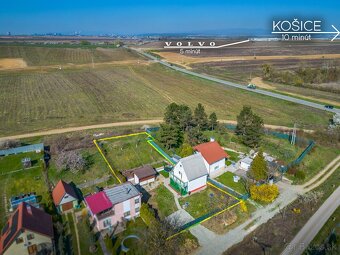 Ponúkame na predaj krásny, celoročne obývateľný 3-podlažný d