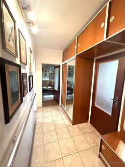 Predám 4-izbový byt v osobnom vlastníctve s výmerou 81 m², b