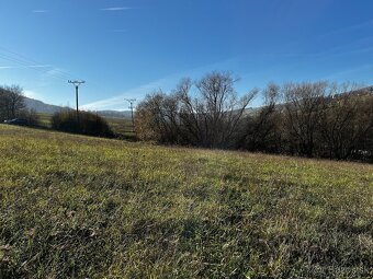 Predávam slnečný pozemok o rozlohe 1826 m2, nachádzajúci sa 