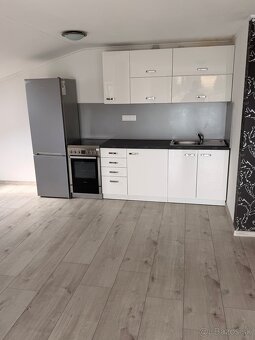 Ponúkam do dlhodobého prenájmu trojizbový podkrovný byt v Zá