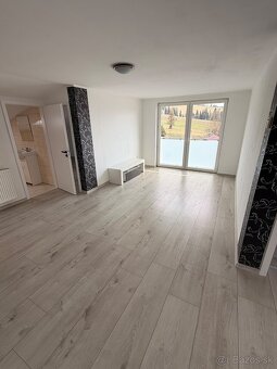 Ponúkam do dlhodobého prenájmu trojizbový podkrovný byt v Zá