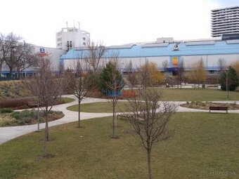 Realitná kancelária ponúka na PRENÁJOM
komplet zariadený 2- 