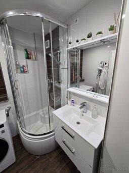Predáme pekný, svetlý, trojizbový byt so samostatnými izbami