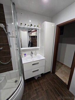 Predáme pekný, svetlý, trojizbový byt so samostatnými izbami