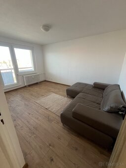 Ponúkame na prenájom priestranný 3-izbový byt 72m2 s balkóno