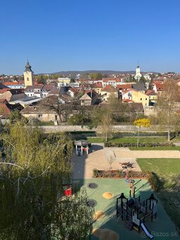 Ponúkame na prenájom priestranný 3-izbový byt 72m2 s balkóno