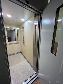 Ponúkame na prenájom priestranný 3-izbový byt 72m2 s balkóno
