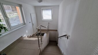 Predám rodinný dom s dvoma hospodárskymi budovami a skleníko
