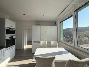 Ponúkame Vám na predaj slnečný 3 izbový byt s celkovou výmer