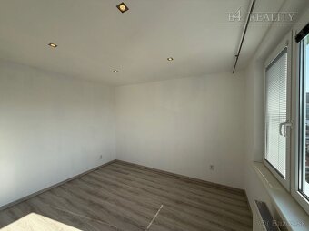 Ponúkame Vám na predaj slnečný 3 izbový byt s celkovou výmer