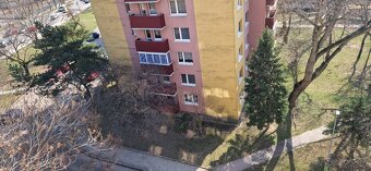 Prenajom izby 14m2 v 3 izb. byte Azalkova Bratislava. Cena 3