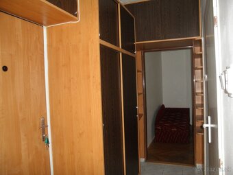 Ponúkam do prenájmu 1 izbový byt na 2. poschodí, 33 m2 v Pop