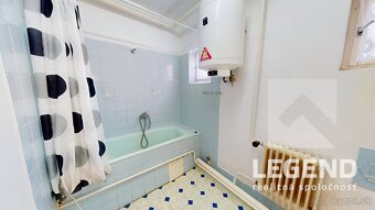 *** ŠIROKÝ POZEMOK, 2 VCHODY, 2 KUCHYNE, 2 KÚPELNE, GARÁŽ, L