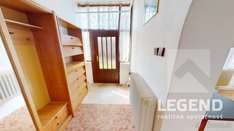 *** ŠIROKÝ POZEMOK, 2 VCHODY, 2 KUCHYNE, 2 KÚPELNE, GARÁŽ, L