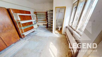 *** TRI VCHODY, PARKOVANIE VO DVORE, GARÁŽ, PIVNICA, IHNEĎ V