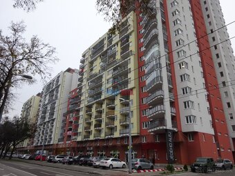Realitná kancelária ponúka na prenájom
NOVO kompletne zariad