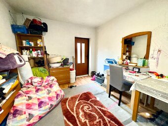 Ponúkame na predaj priestranný a svetlý 4-izbový rodinný dom