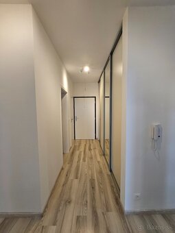 🏡 Na predaj: Moderný 3-izbový byt s balkónom a parkovaním – 