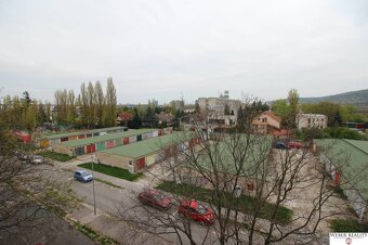 Ponúkame na prenájom 2-izbový, čiastočne zariadený byt na za