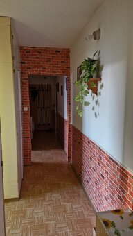 Predám 2.5 izbový byt v pôvodnom stave, 63m2, na 3 poschodí,