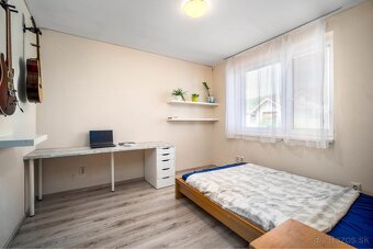 Ponúkame na predaj priestranný a premyslene navrhnutý rodinn
