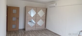 Dám do prenájmu veľký / 67m2/ 2 izbový byt v Nových Zámkoch 