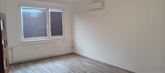 Dám do prenájmu veľký / 67m2/ 2 izbový byt v Nových Zámkoch 