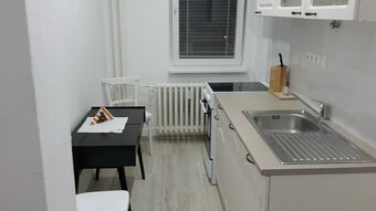 Ponúkam na prenájom jednoizbový byt s balkónom na ulici Javo