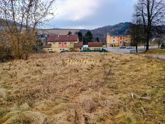 Atraktívny pozemok, ideálny na výstavbu rodinného domu alebo