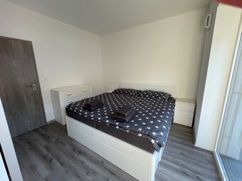 Vyložte si nohy a oddýchnite si v tomto pokojnom, štýlovom p