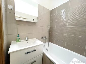 Prenajmem priestranný 2-izbový byt s balkónom po rekonštrukc
