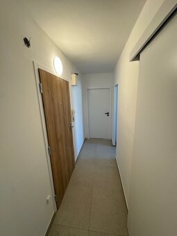 Ponúkame Vám na prenájom 1 izbový byt s úžitkovou plochou 35