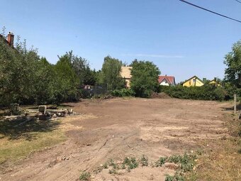 Ponúkam na predaj vyčistený, udržiavaný pozemok v Komárom-Ko