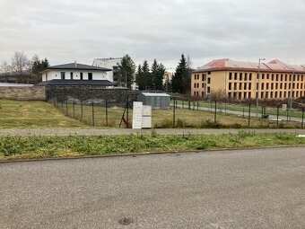 Predám stavebný pozemok v Brezne, štvrť bývalých Kasární.Par