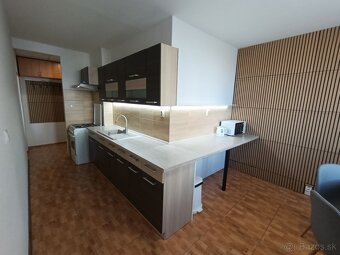 Dám do prenájmu zariadený 2-izbový byt s balkónom, druhý vež
