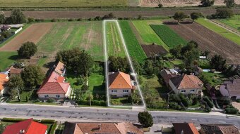 Ponúkame na predaj udržiavaný rodinný dom v obci Behynce s d