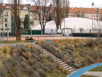 Realitná kancelária ponúka na PRENÁJOM
komplet zariadený 2- 