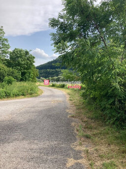 F004-14-MIBA
POZEMOK HRONSKÁ DÚBRAVA – 2 760 m²
Rovný, slneč