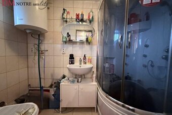 Murovaná chatka v záhradkárskej oblasti v Lučenci. -všetky i