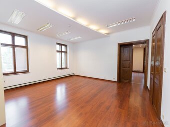 RK Byty Bratislava ponúka na predaj unikátnu 3 podlažnú hist