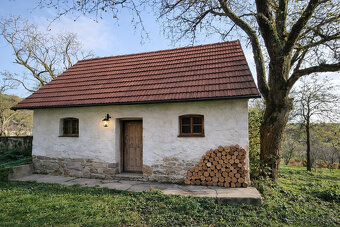 NOVÁCENA REALITY PROGRES, s.r.o. PONÚKA RODINNÝ DOM, STODOLU
