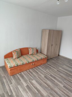Prenajmem garsónku na Terase, oproti Lidlu, na prízemí, okná