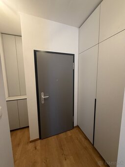 Ponúkam na predaj štýlový, kompletne zariadený 1-izbový byt 
